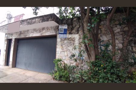 Casa à venda com 420m², 4 quartos e 4 vagas Casa à venda com 420m², 4 quartos e 4 vagasFachada