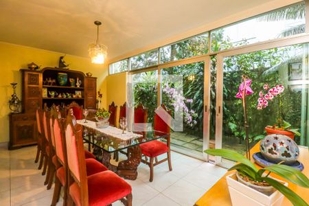 Casa à venda com 420m², 4 quartos e 4 vagas Casa à venda com 420m², 4 quartos e 4 vagasSala de Jantar