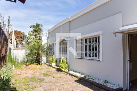 Casa à venda com 350m², 5 quartos e 4 vagas Casa à venda com 350m², 5 quartos e 4 vagasFachada