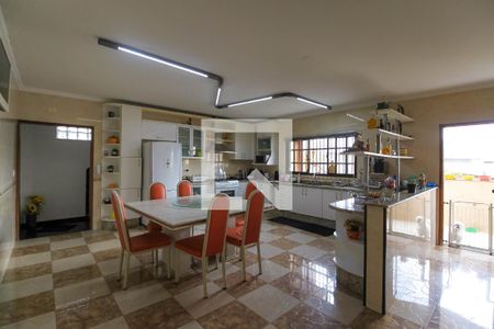 Casa à venda com 514m², 4 quartos e 8 vagasCozinha