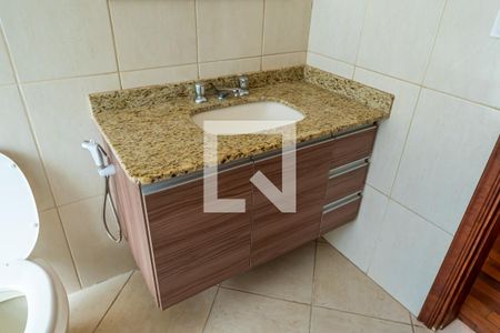 Casa à venda com 185m², 3 quartos e 2 vagas Casa à venda com 185m², 3 quartos e 2 vagasBanheiro Social