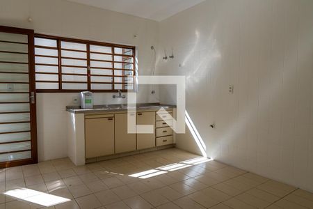 Casa à venda com 185m², 3 quartos e 2 vagas Casa à venda com 185m², 3 quartos e 2 vagasCozinha