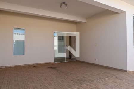 Casa à venda com 185m², 3 quartos e 2 vagas Casa à venda com 185m², 3 quartos e 2 vagasGaragem