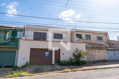 Casa à venda com 185m², 3 quartos e 2 vagas Casa à venda com 185m², 3 quartos e 2 vagasFachada