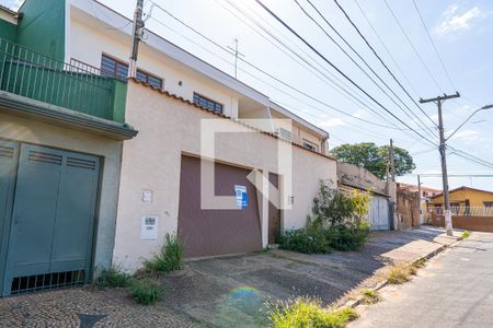 Casa à venda com 185m², 3 quartos e 2 vagas Casa à venda com 185m², 3 quartos e 2 vagasFachada