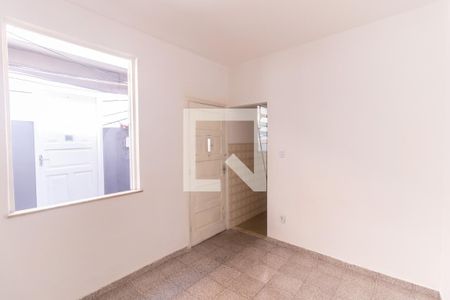 Sala de casa para alugar com 1 quarto, 45m² em Bento Ribeiro, Rio de Janeiro