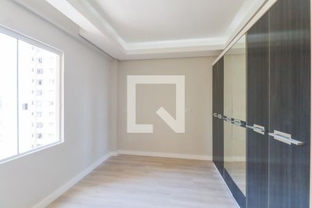 Quarto 2 de apartamento para alugar com 2 quartos, 68m² em Centro, Curitiba