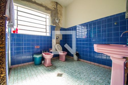 Casa à venda com 170m², 4 quartos e 2 vagas Casa à venda com 170m², 4 quartos e 2 vagasBanheiro