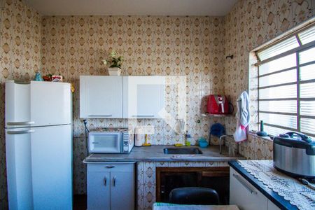 Casa à venda com 170m², 4 quartos e 2 vagas Casa à venda com 170m², 4 quartos e 2 vagasCozinha