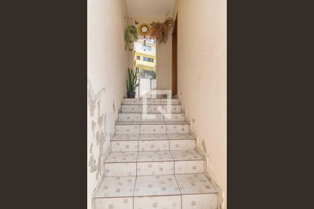 Casa à venda com 177m², 3 quartos e 2 vagasEscada de Entrada