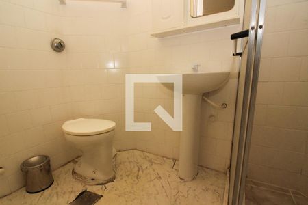 Banheiro de kitnet/studio à venda com 1 quarto, 32m² em Centro Histórico, Porto Alegre