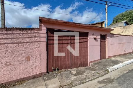 Casa à venda com 287m², 1 quarto e 8 vagasFachada