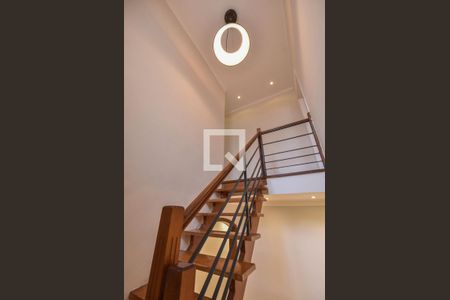 Casa à venda com 220m², 3 quartos e 2 vagasEscada 