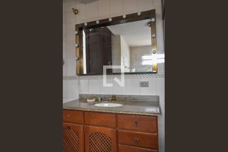 Casa à venda com 220m², 3 quartos e 2 vagasBanheiro Suíte 01