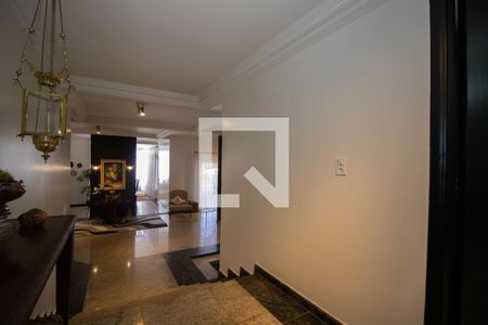 Casa para alugar com 800m², 5 quartos e 4 vagasHall