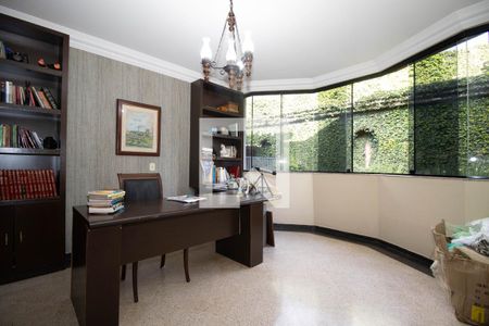 Casa para alugar com 800m², 5 quartos e 4 vagasEscritório