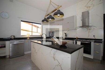 Casa para alugar com 800m², 5 quartos e 4 vagasCozinha