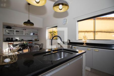 Casa para alugar com 800m², 5 quartos e 4 vagasCozinha