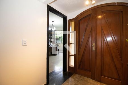 Casa para alugar com 800m², 5 quartos e 4 vagasHall