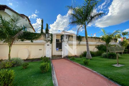 Casa para alugar com 800m², 5 quartos e 4 vagasFachada