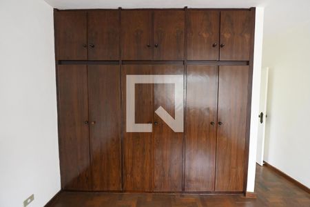 Apartamento à venda com 198m², 4 quartos e 2 vagas Apartamento à venda com 198m², 4 quartos e 2 vagasQuarto 4