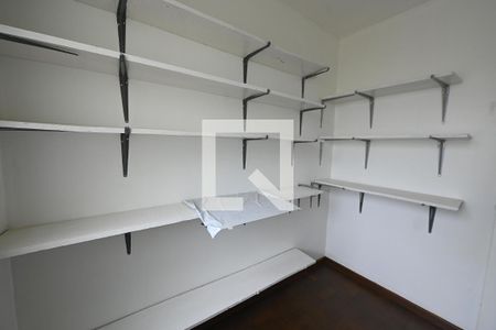 Apartamento à venda com 198m², 4 quartos e 2 vagas Apartamento à venda com 198m², 4 quartos e 2 vagasDespensa