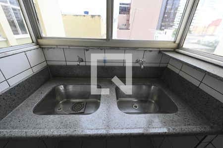 Apartamento à venda com 198m², 4 quartos e 2 vagas Apartamento à venda com 198m², 4 quartos e 2 vagasÁrea de Serviço