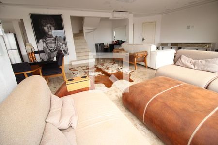 Apartamento para alugar com 241m², 4 quartos e 4 vagasSala