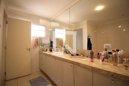 Apartamento para alugar com 241m², 4 quartos e 4 vagasBanheiro suíte 1