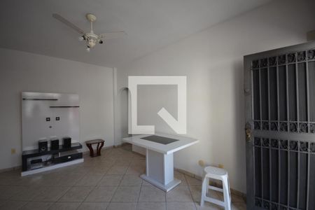 Sala de casa à venda com 6 quartos, 280m² em Brás de Pina, Rio de Janeiro