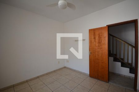 Quarto 1 de casa à venda com 6 quartos, 280m² em Brás de Pina, Rio de Janeiro