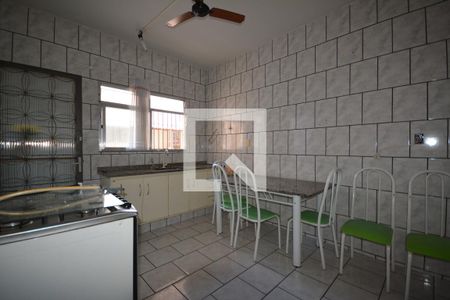 Casa à venda com 280m², 6 quartos e 3 vagasCozinha