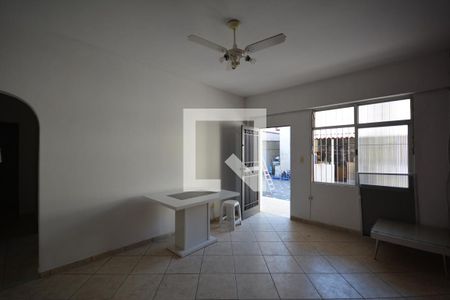 Sala de casa à venda com 6 quartos, 280m² em Brás de Pina, Rio de Janeiro