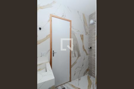 Casa de condomínio para alugar com 90m², 2 quartos e 2 vagasBanheiro da Suíte