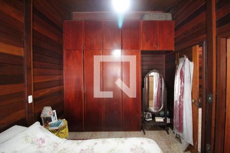 Casa à venda com 260m², 4 quartos e 5 vagasSuíte 2