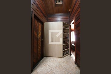 Casa à venda com 260m², 4 quartos e 5 vagasCorredor