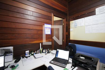 Casa à venda com 260m², 4 quartos e 5 vagasEscritório