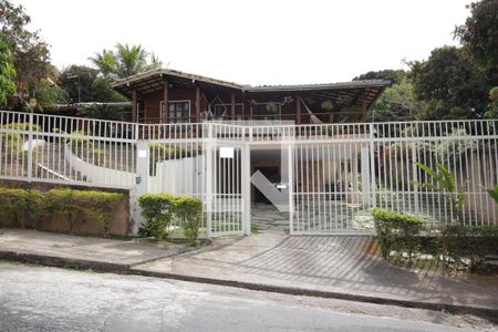 Casa à venda com 260m², 4 quartos e 5 vagasFachada