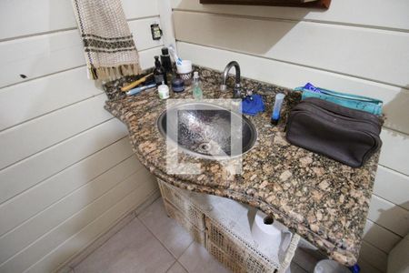 Casa à venda com 260m², 4 quartos e 5 vagasBanheiro Suíte 2