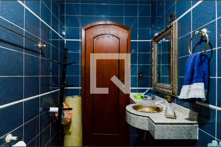 Casa à venda com 650m², 5 quartos e 6 vagasBanheiro da Suíte 2