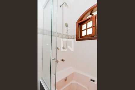 Casa à venda com 650m², 5 quartos e 6 vagasBanheiro da Suíte 1