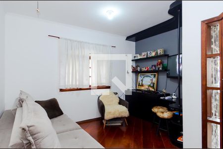 Casa à venda com 650m², 5 quartos e 6 vagasQuarto Reversível / Sala de Vídeo 