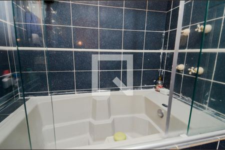 Casa à venda com 650m², 5 quartos e 6 vagasBanheiro da Suíte 2