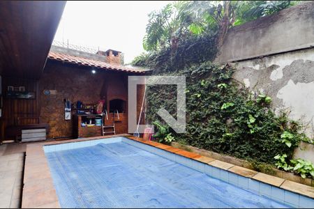 Casa à venda com 650m², 5 quartos e 6 vagasPiscina