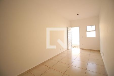 Casa para alugar com 47m², 2 quartos e 2 vagasSala