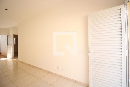 Casa para alugar com 47m², 2 quartos e 2 vagasSala