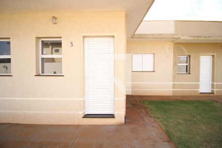 Casa para alugar com 47m², 2 quartos e 2 vagasEntrada da casa