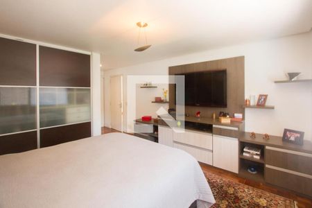 Casa à venda com 450m², 4 quartos e 4 vagasSuíte 1