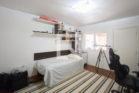 Casa à venda com 450m², 4 quartos e 4 vagasSuíte 2