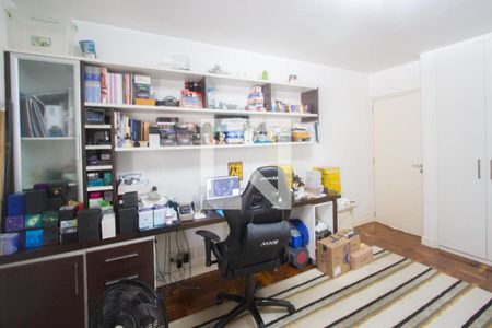 Casa à venda com 450m², 4 quartos e 4 vagasSuíte 2